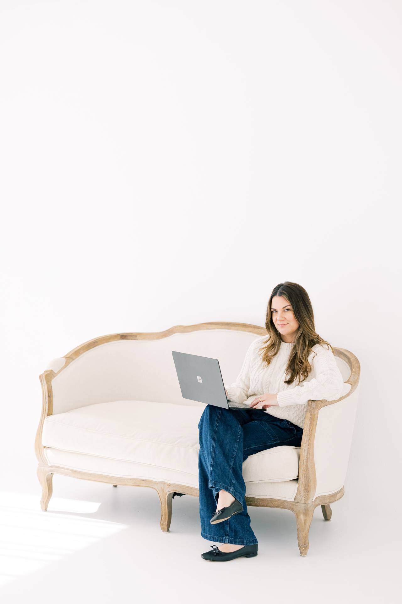 Business operations support and workflow management in an AI-driven workplace